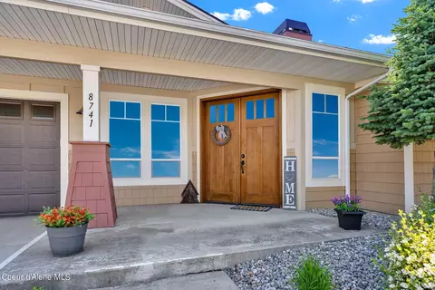 8741 N Avalanche Ln, Hayden, ID 83835
