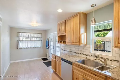 Kitchen - 108 Western Ave, Silverton, ID 83867 photo 5 of 6