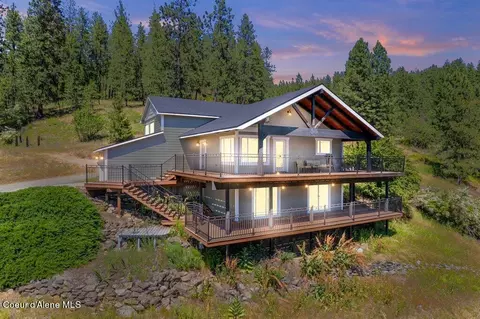 16684 W Julia Dr, Hauser, ID 83854