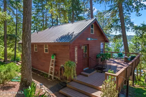 11078 N Cliff House Rd, Hauser, ID 83854