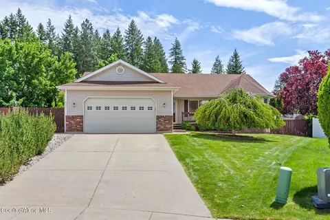 9055 N Drawbridge Ct, Hayden, ID 83835