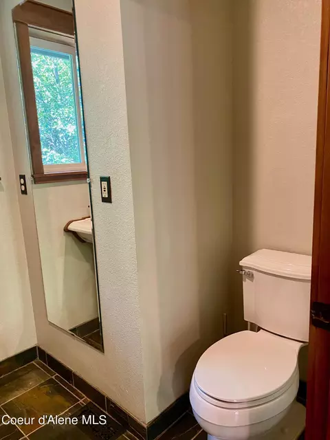 Bath - 49 Whodathunkit Rd, Sandpoint, ID 83864 photo 4 of 6