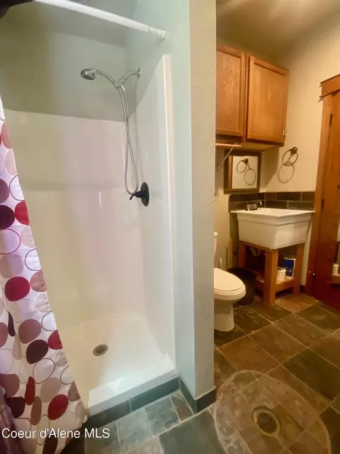Bath - 49 Whodathunkit Rd, Sandpoint, ID 83864 photo 5 of 6