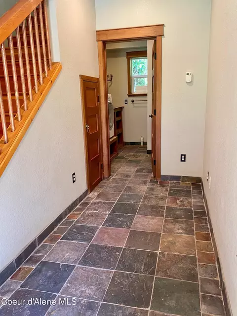 Entry Way - 49 Whodathunkit Rd, Sandpoint, ID 83864 photo 4 of 5