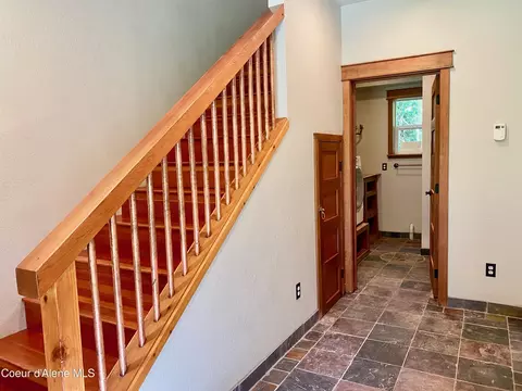 Entry Way - 49 Whodathunkit Rd, Sandpoint, ID 83864 photo 3 of 5