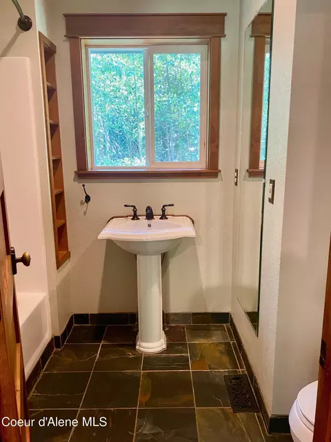 Bath - 49 Whodathunkit Rd, Sandpoint, ID 83864 photo 1 of 6