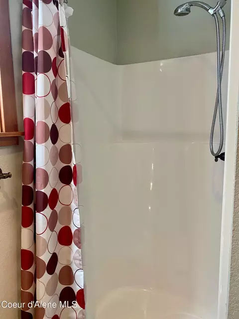 Bath - 49 Whodathunkit Rd, Sandpoint, ID 83864 photo 6 of 6
