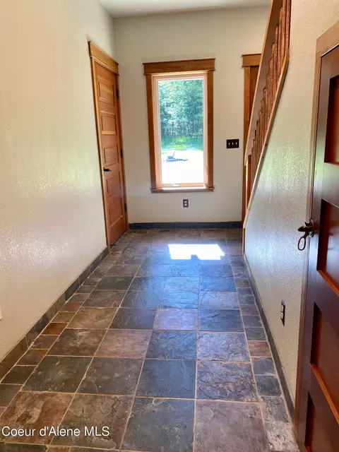 Entry Way - 49 Whodathunkit Rd, Sandpoint, ID 83864 photo 5 of 5