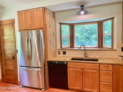 Kitchen - 49 Whodathunkit Rd, Sandpoint, ID 83864 photo 4 of 6