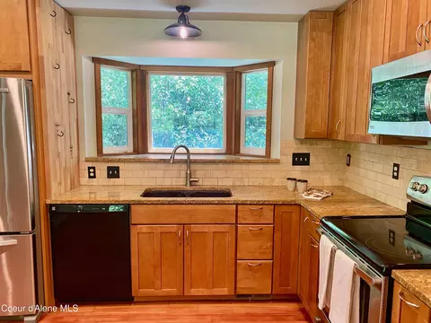 Kitchen - 49 Whodathunkit Rd, Sandpoint, ID 83864 photo 3 of 6