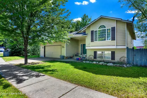 820 S River Heights Dr, Post Falls, ID 83854