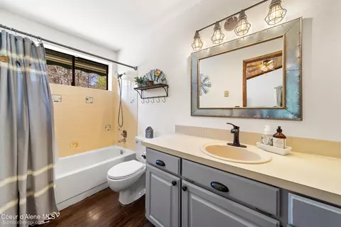 Bath - 13101 E Shadow Ln, Athol, ID 83801 photo 1 of 2