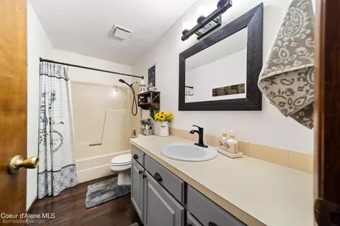 Bath - 13101 E Shadow Ln, Athol, ID 83801 photo 2 of 2