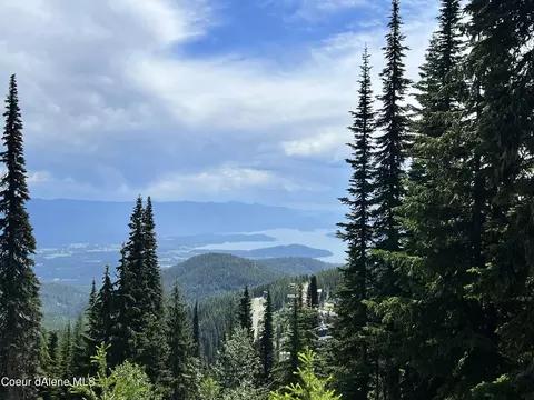 6 Wyvern Way # blk 5, Sandpoint, ID 83864