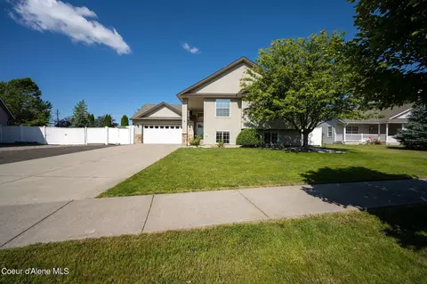 2736 W Blueberry Cir, Hayden, ID 83835