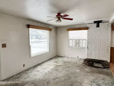Living - 112 E Market Ave, Kellogg, ID 83837 photo 2 of 5