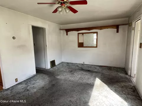 Living - 112 E Market Ave, Kellogg, ID 83837 photo 4 of 5