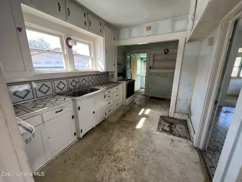 Kitchen - 112 E Market Ave, Kellogg, ID 83837 photo 3 of 3
