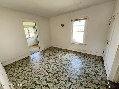 Living - 112 E Market Ave, Kellogg, ID 83837 photo 5 of 5
