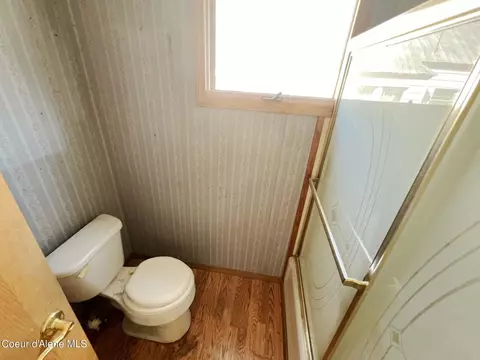 Bath - 112 E Market Ave, Kellogg, ID 83837 photo 2 of 2