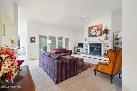Living - 204 E 1st Ave # E-17, Post Falls, ID 83854 photo 1 of 6