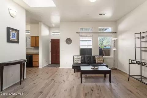 Living - 1602 Pine St #9, Sandpoint, ID 83864 photo 1 of 4