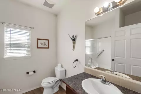 Bath - 1602 Pine St #9, Sandpoint, ID 83864 photo 1 of 2