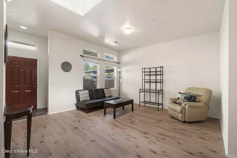 Living - 1602 Pine St #9, Sandpoint, ID 83864 photo 2 of 4