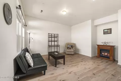 Living - 1602 Pine St #9, Sandpoint, ID 83864 photo 3 of 4