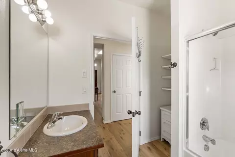 Bath - 1602 Pine St #9, Sandpoint, ID 83864 photo 2 of 2