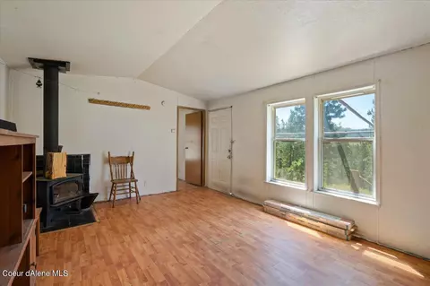 Living - 1000 Crestview Rd, Plummer, ID 83851 photo 2 of 2