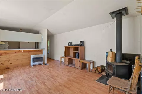 Living - 1000 Crestview Rd, Plummer, ID 83851 photo 1 of 2