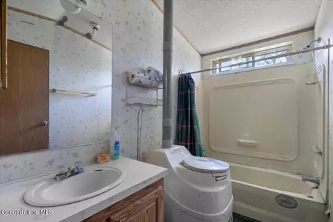 Bath - 1000 Crestview Rd, Plummer, ID 83851 photo 1 of 1