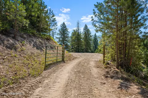 868 S Fork Ridge Rd, Smelterville, ID 83868