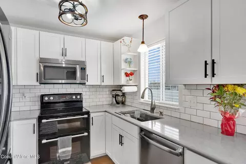 Kitchen - 26870 N Silver Meadows Loop, Athol, ID 83801 photo 2 of 2