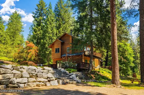 255 Brisboys Rd, Sagle, ID 83860