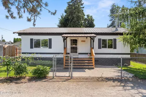 7926 W Fivepoint St, Rathdrum, ID 83858