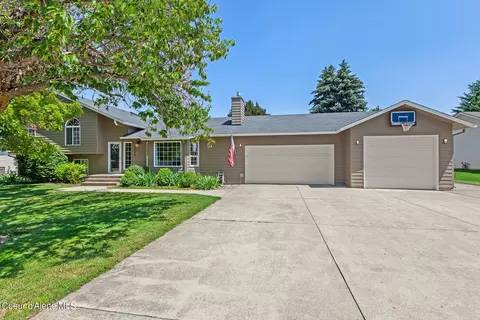 8646 N Rude St, Hayden, ID 83835
