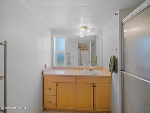 Bath - 5959 E Lorraine Dr, Athol, ID 83801 photo 2 of 3