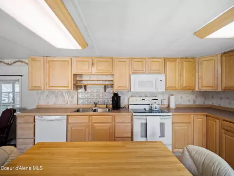 Kitchen - 5959 E Lorraine Dr, Athol, ID 83801 photo 3 of 4