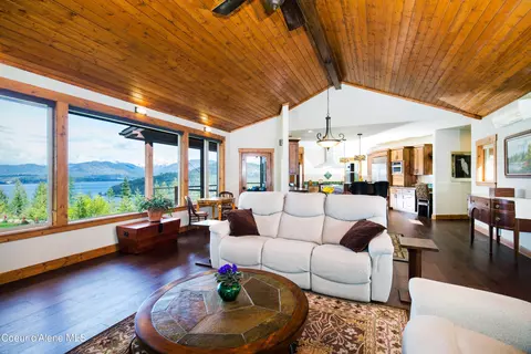 137 Lynx Run Rd, Sagle, ID 83860