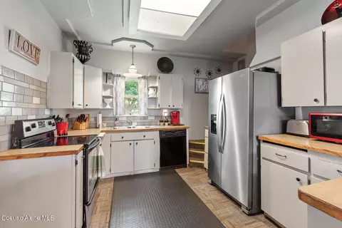 Kitchen - 212 E 2nd Ave, Post Falls, ID 83854 photo 1 of 2