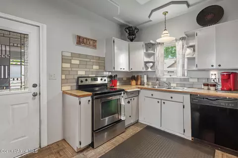 Kitchen - 212 E 2nd Ave, Post Falls, ID 83854 photo 2 of 2