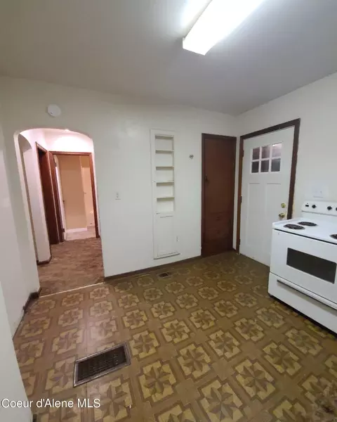 Entry Way - 637 S A S Division St, Kellogg, ID 83837 photo 2 of 2