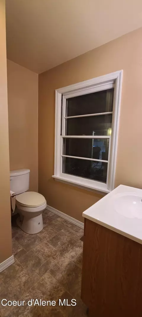 Bath - 637 S A S Division St, Kellogg, ID 83837 photo 3 of 4