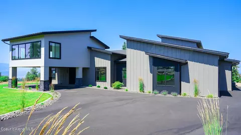 9745 S Kapalua Rd, Harrison, ID 83833
