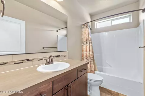 Bath - 3126 E Galway Cir, Post Falls, ID 83854 photo 3 of 3