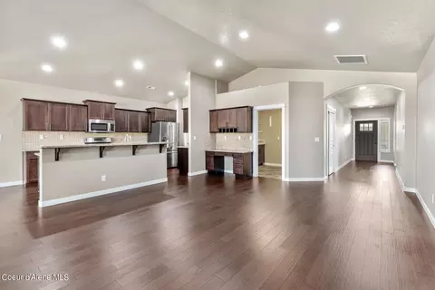 Living - 3126 E Galway Cir, Post Falls, ID 83854 photo 3 of 4