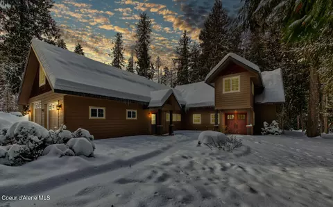 40 Clearwater Ln, Sagle, ID 83860
