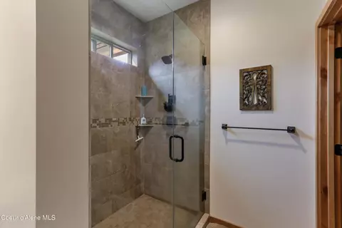 Bath - 507 Lowrey Ln, Clark Fork, ID 83811 photo 2 of 4